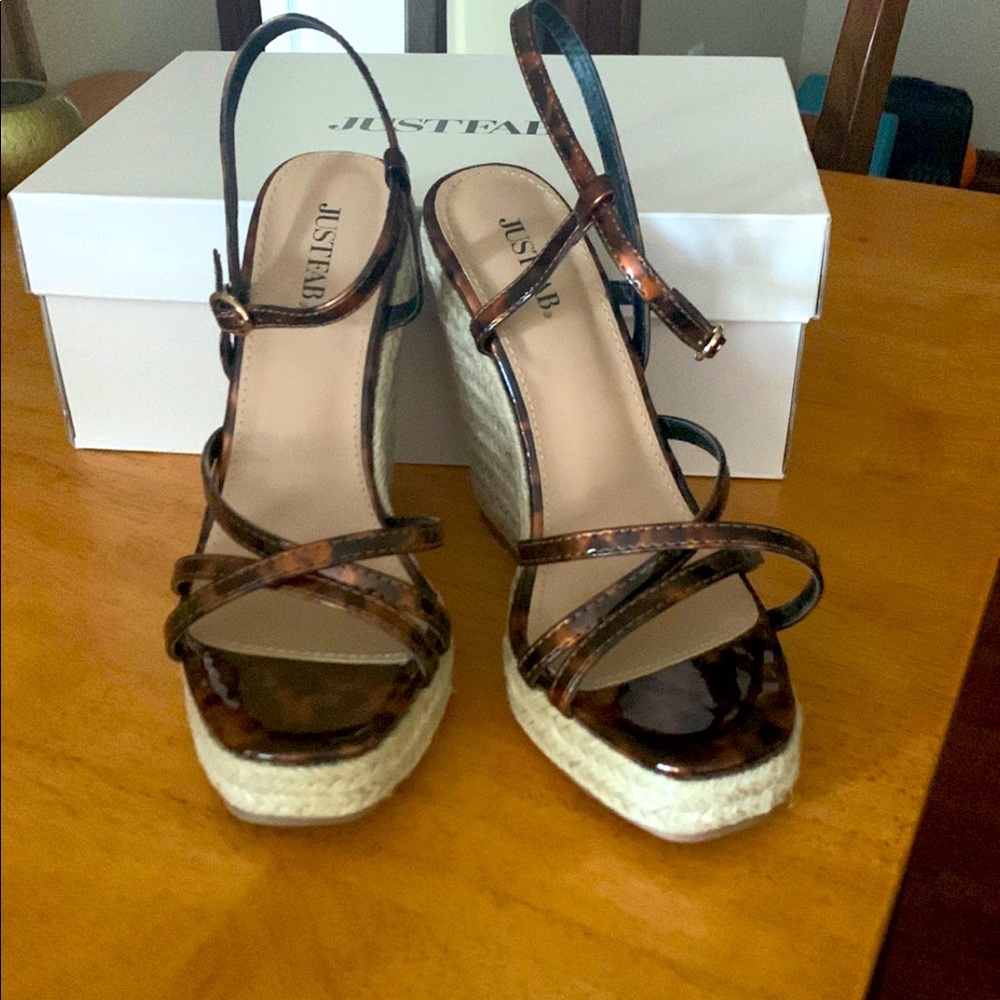 NIB Wedge Size 6.5